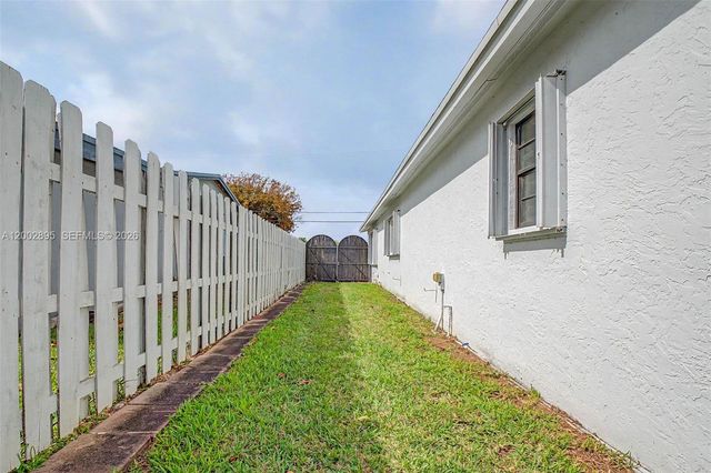 10841 SW 68th Dr, Miami, FL 33173