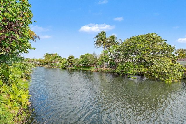 10841 SW 68th Dr, Miami, FL 33173