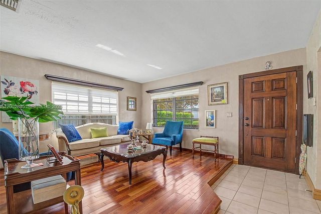 10841 SW 68th Dr, Miami, FL 33173