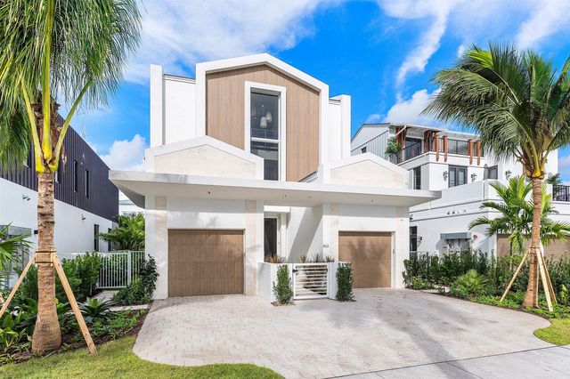 812 Palm Trail, Delray Beach, FL 33483