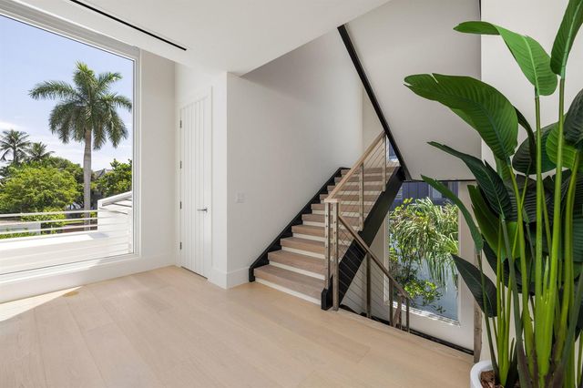 812 Palm Trail, Delray Beach, FL 33483