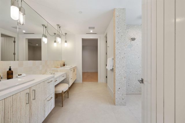 812 Palm Trail, Delray Beach, FL 33483