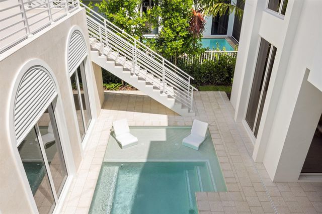 812 Palm Trail, Delray Beach, FL 33483