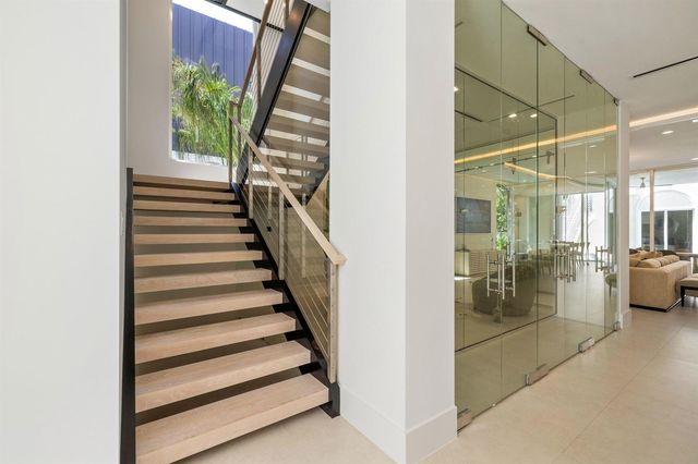 812 Palm Trail, Delray Beach, FL 33483