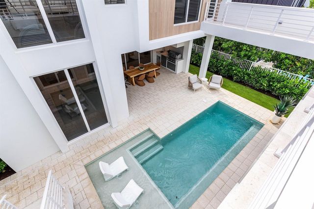 812 Palm Trail, Delray Beach, FL 33483