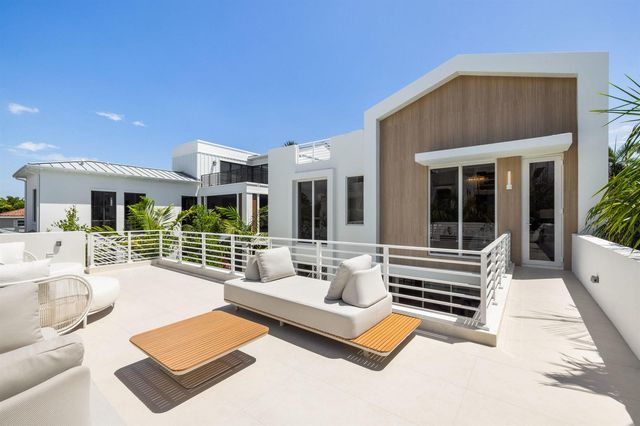 812 Palm Trail, Delray Beach, FL 33483