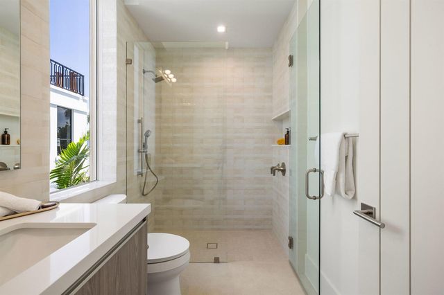 812 Palm Trail, Delray Beach, FL 33483