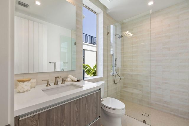 812 Palm Trail, Delray Beach, FL 33483