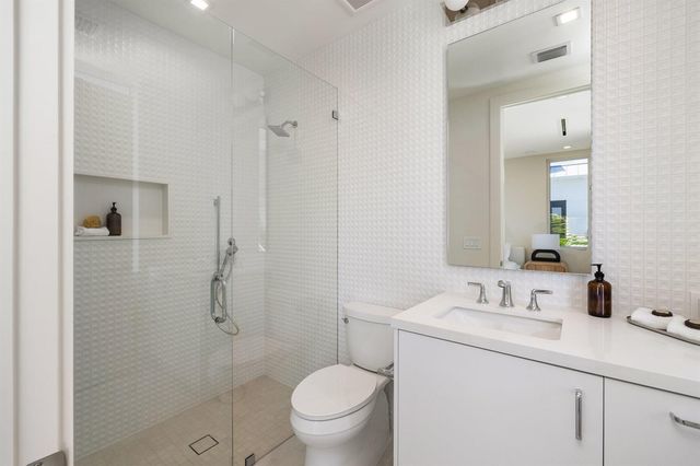 812 Palm Trail, Delray Beach, FL 33483