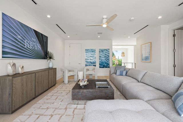 812 Palm Trail, Delray Beach, FL 33483
