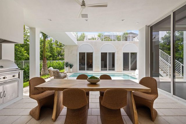 812 Palm Trail, Delray Beach, FL 33483