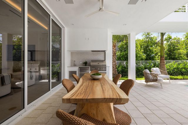 812 Palm Trail, Delray Beach, FL 33483
