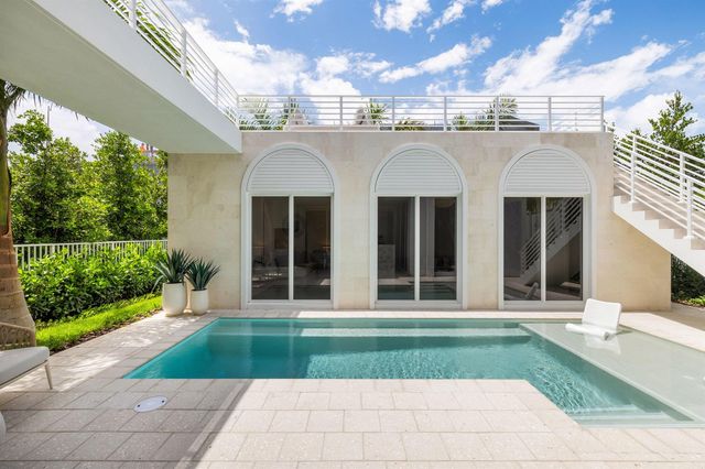 812 Palm Trail, Delray Beach, FL 33483