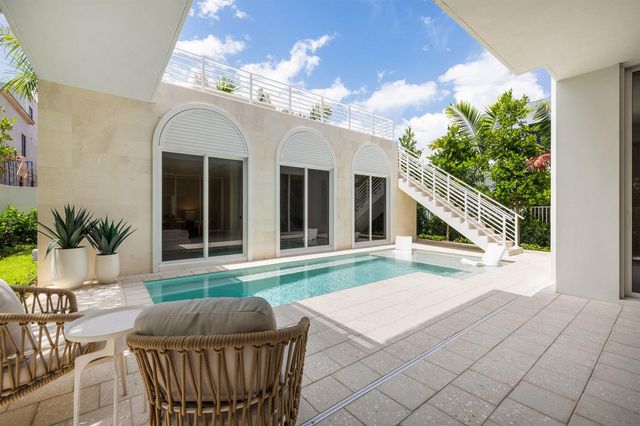 812 Palm Trail, Delray Beach, FL 33483