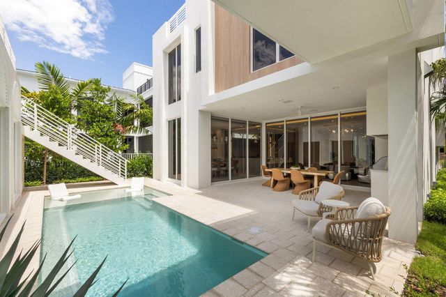 812 Palm Trail, Delray Beach, FL 33483