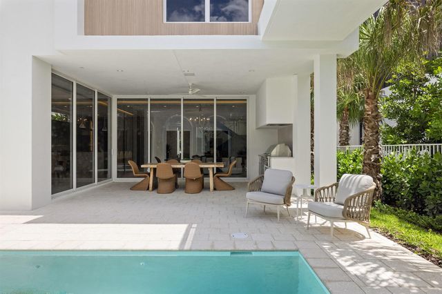 812 Palm Trail, Delray Beach, FL 33483