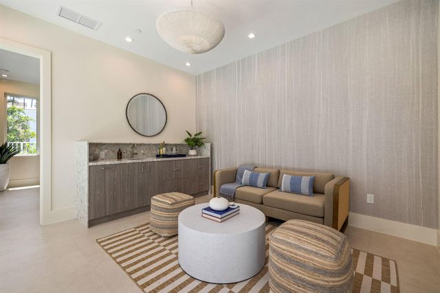 812 Palm Trail, Delray Beach, FL 33483