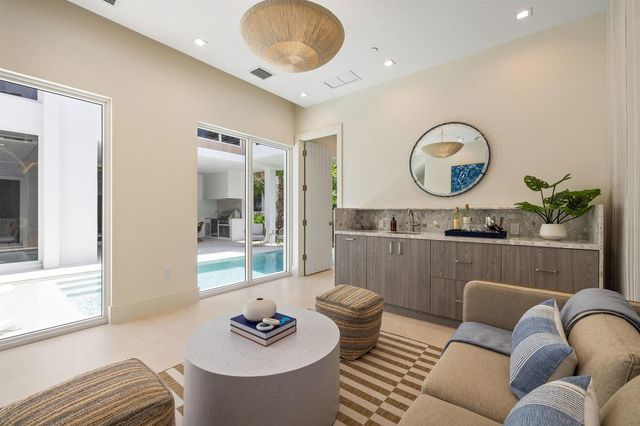 812 Palm Trail, Delray Beach, FL 33483