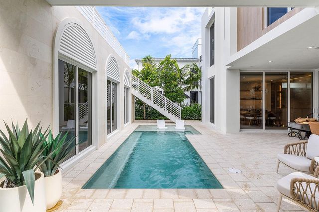 812 Palm Trail, Delray Beach, FL 33483