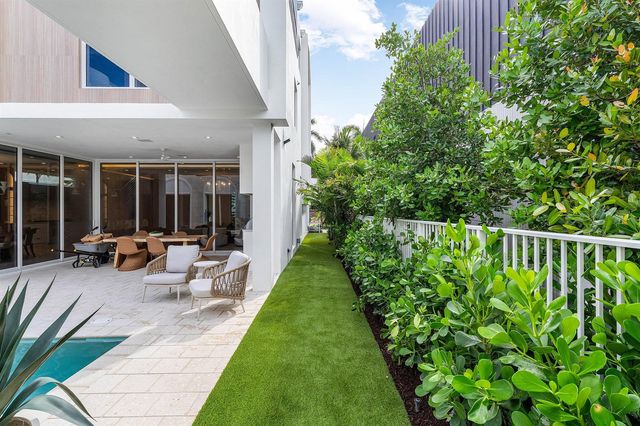 812 Palm Trail, Delray Beach, FL 33483