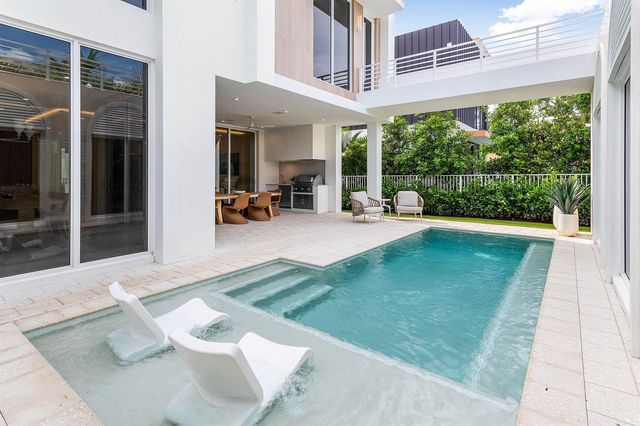 812 Palm Trail, Delray Beach, FL 33483