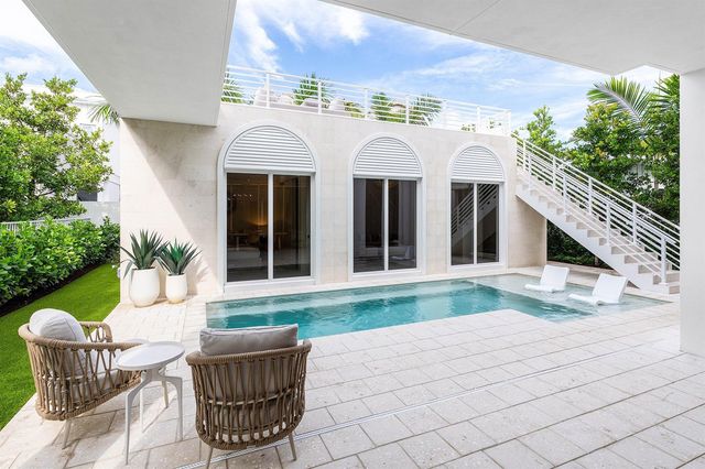 812 Palm Trail, Delray Beach, FL 33483