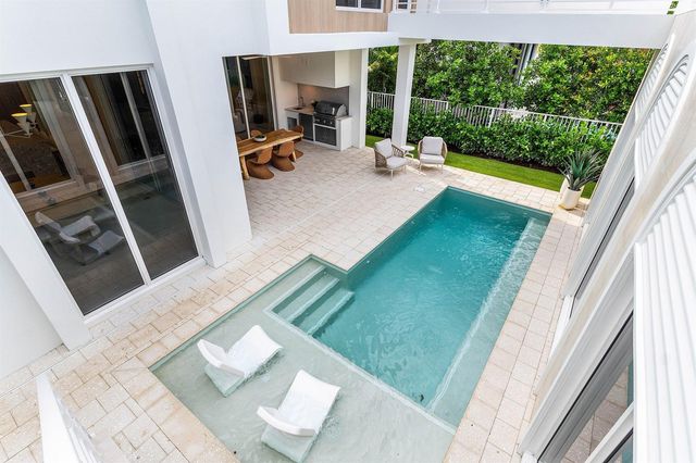 812 Palm Trail, Delray Beach, FL 33483