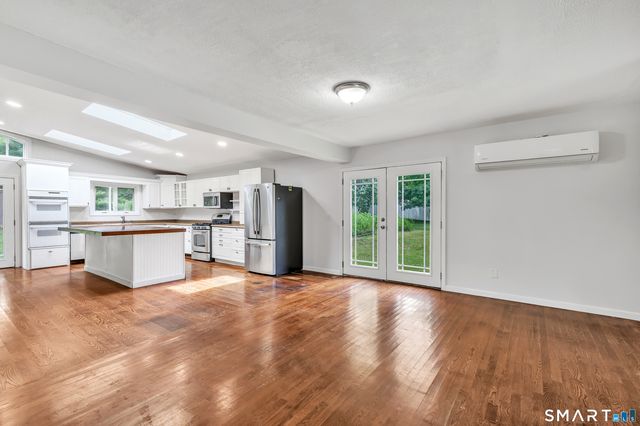 17 Woodlawn Road, Monroe, CT 06468