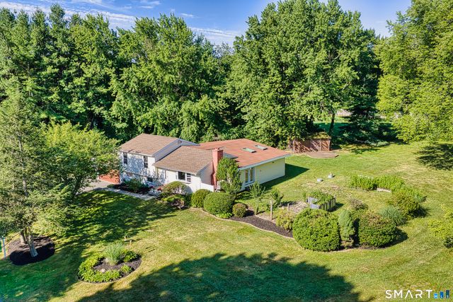 17 Woodlawn Road, Monroe, CT 06468