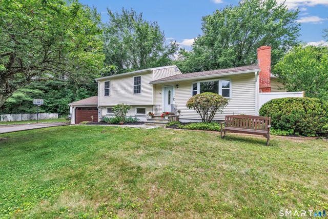 17 Woodlawn Road, Monroe, CT 06468