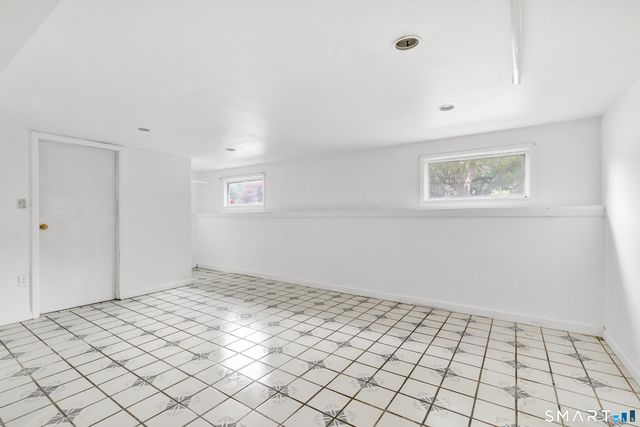 17 Woodlawn Road, Monroe, CT 06468