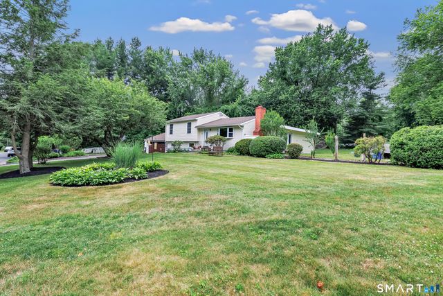 17 Woodlawn Road, Monroe, CT 06468