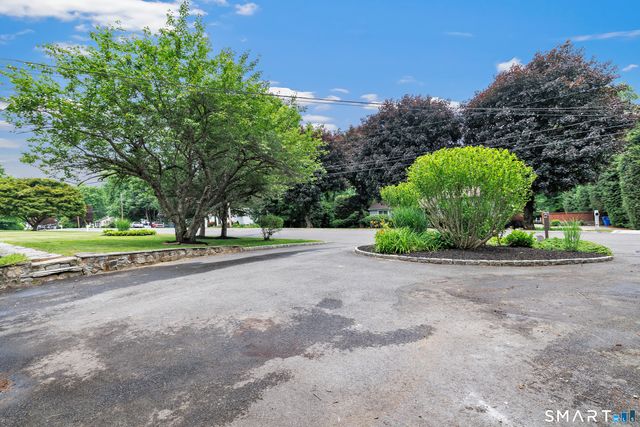 17 Woodlawn Road, Monroe, CT 06468
