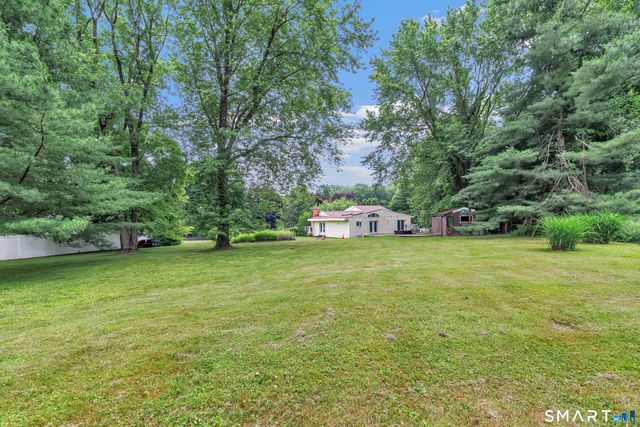 17 Woodlawn Road, Monroe, CT 06468