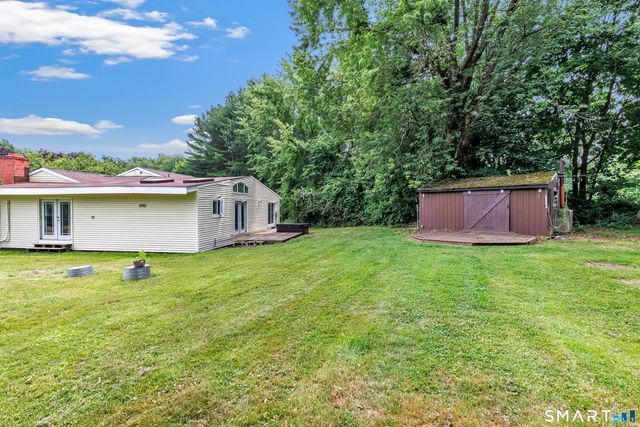 17 Woodlawn Road, Monroe, CT 06468