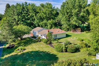 17 Woodlawn Road, Monroe, CT 06468