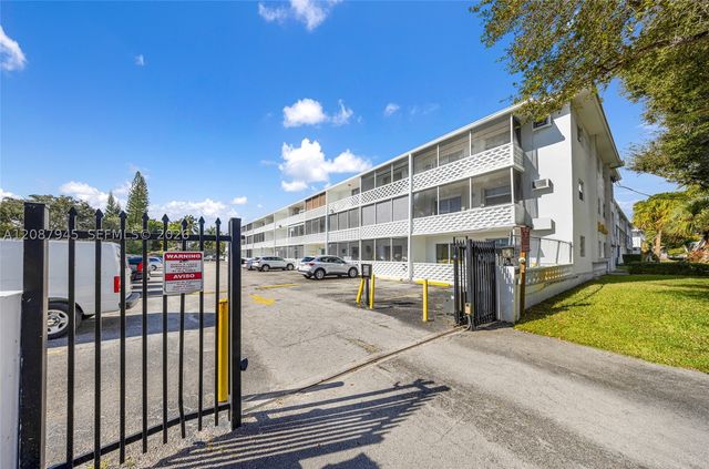 15610 NE 6th Ave 7D, Miami, FL 33162