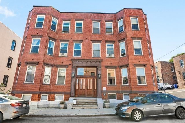 330 Summit Ave 305, Boston, MA 02135