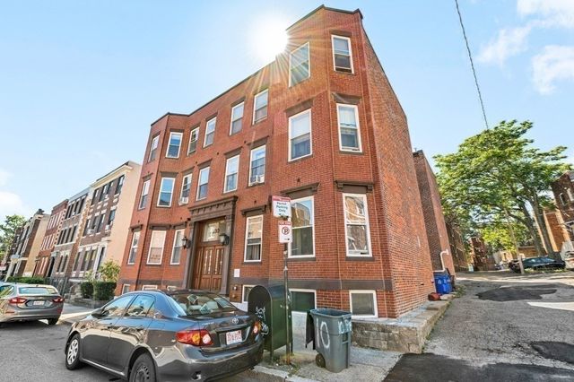 330 Summit Ave 305, Boston, MA 02135