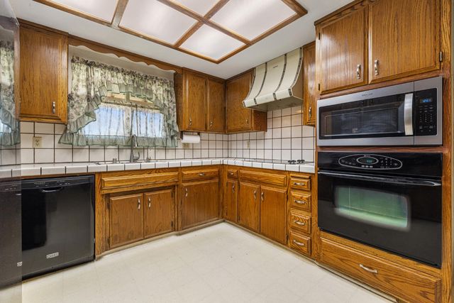 14901 Pueblo Dr, Manteca, CA 95336