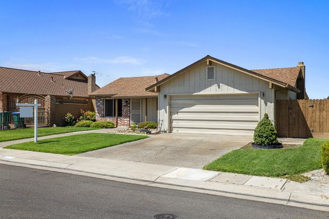 14901 Pueblo Dr, Manteca, CA 95336