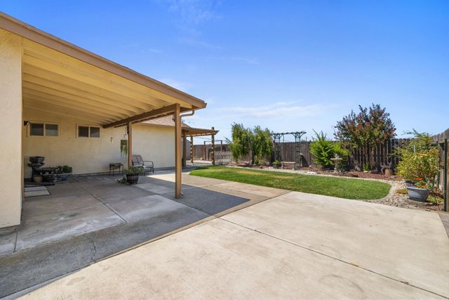 14901 Pueblo Dr, Manteca, CA 95336
