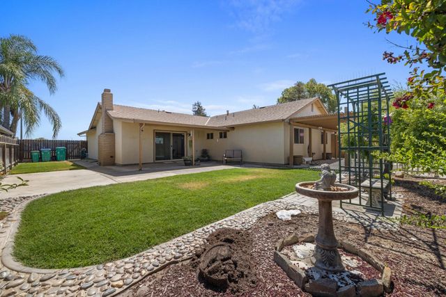 14901 Pueblo Dr, Manteca, CA 95336