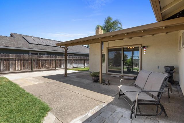 14901 Pueblo Dr, Manteca, CA 95336