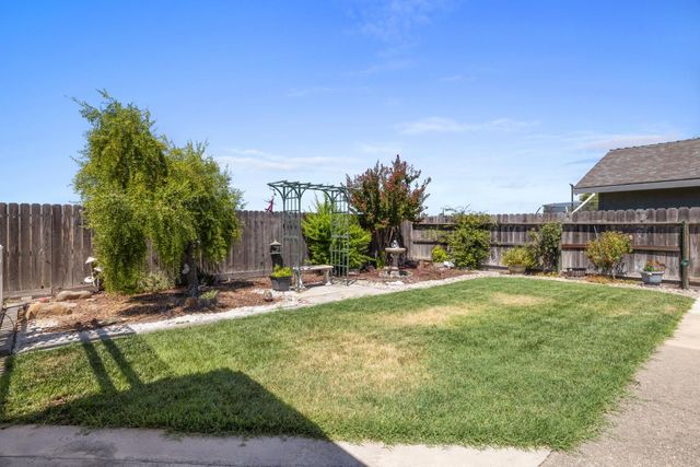 14901 Pueblo Dr, Manteca, CA 95336
