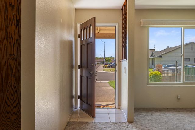 14901 Pueblo Dr, Manteca, CA 95336