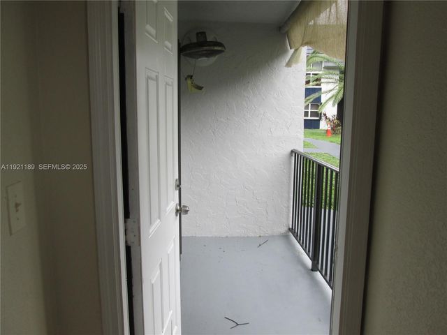 8001 W 6th Ave O, Hialeah, FL 33014