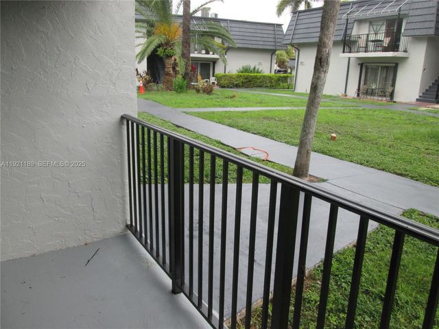 8001 W 6th Ave O, Hialeah, FL 33014