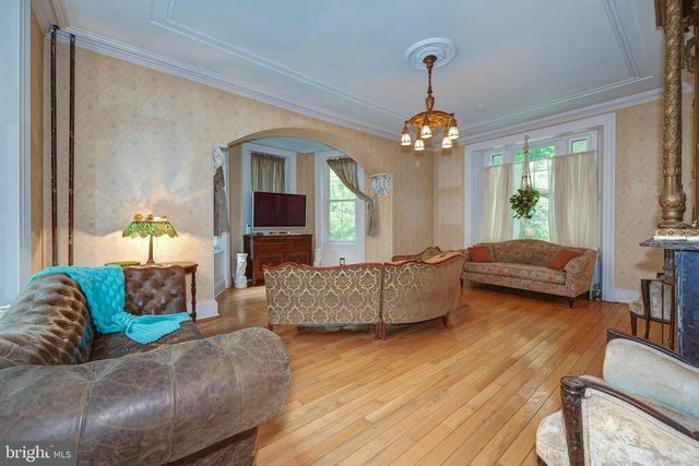 705 WOODLANE RD, Beverly, NJ 08010