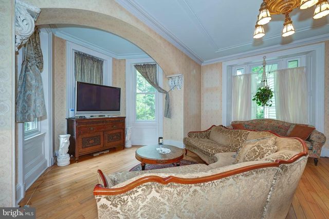 705 WOODLANE RD, Beverly, NJ 08010